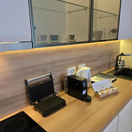 Bw Quartet 303 Deluxe 公寓 *